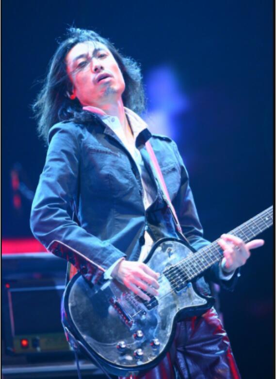 谢天笑剔剔牙事件回顾 谢天笑为什么不红