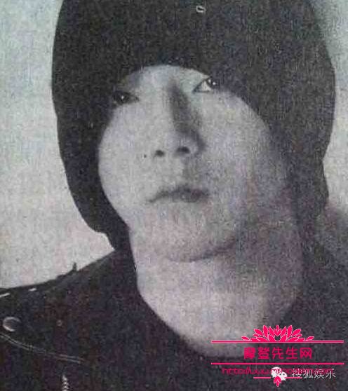 窦唯年轻时的照片惊为天人(窦唯年轻时好帅)