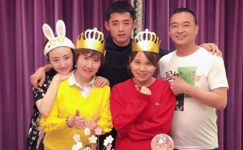 张继科毕业答辩遭围堵签名(张继科签名) 张继科毕业答辩遭围堵签名(张继科签名)