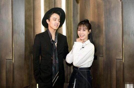 沈梦辰爆料女同事没钱却装阔(沈梦辰背后揭穿同事虚荣)