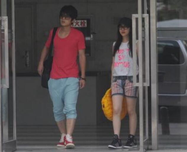 刘美含是不是就是小魔仙中的严莉莉？刘美含