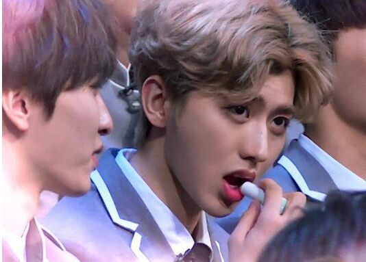 蔡徐坤为什么这么火(蔡徐坤因为什么火的)