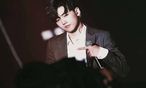 R1SE焉栩嘉恋情被女方实锤曝光(r1se焉栩嘉和谁关系最好)