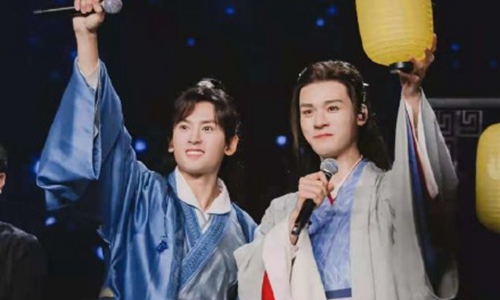 张哲瀚生日龚俊准时送上生日祝福