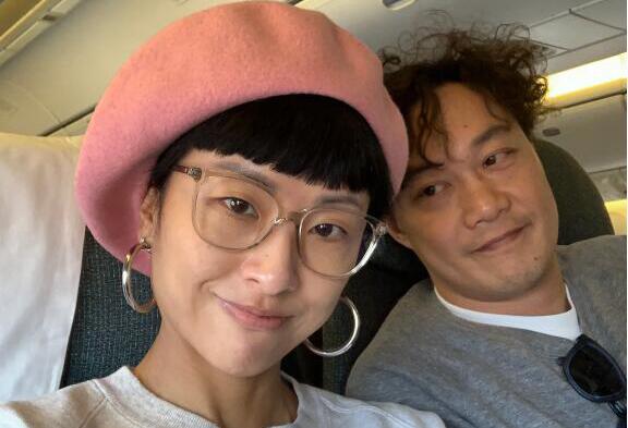 陈奕迅14岁女儿早恋与男友当街缠绵(陈奕迅男孩子)