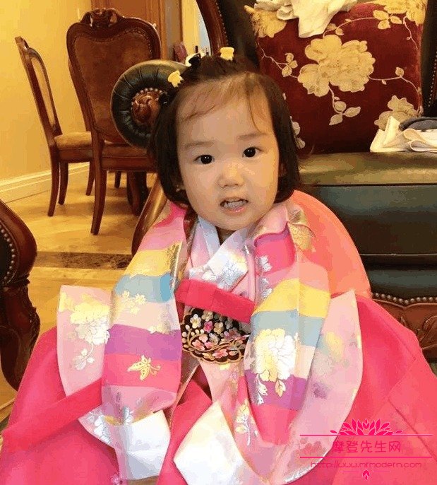 杨魏玲花和曾毅是夫妻吗(杨魏玲花结婚了吗?)