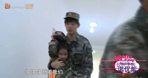 阿拉蕾为什么叫撒贝宁姥爷？阿拉蕾董力父女(从每一个细节都能看出董力很爱阿拉蕾)