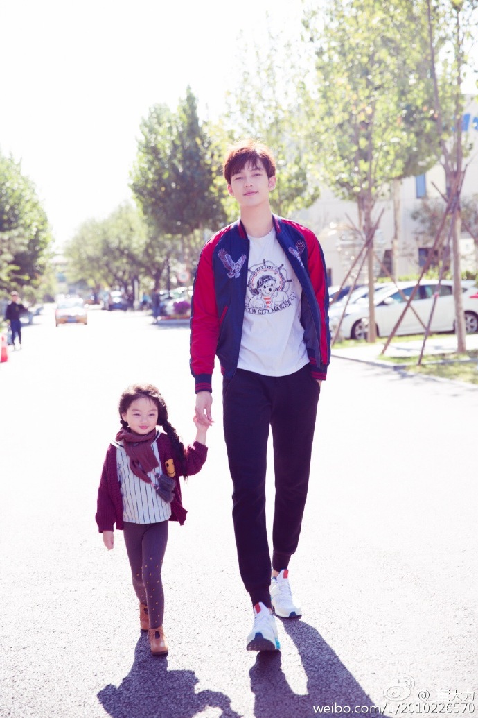 董力女儿阿拉蕾是谁的女儿?崔雅涵父母身份(阿拉蕾崔雅涵是谁家的娃) 董力女儿阿拉蕾是谁的女儿?崔雅涵父母身份(阿拉蕾崔雅涵是谁家的娃)