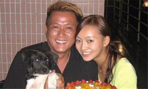 魏骏杰老婆张利华资料介绍是做什么的(魏骏杰老婆张利华是哪里人)