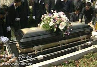 罕见邓丽君下葬全程照(邓丽君被葬在哪)