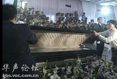 罕见邓丽君下葬全程照(邓丽君被葬在哪)