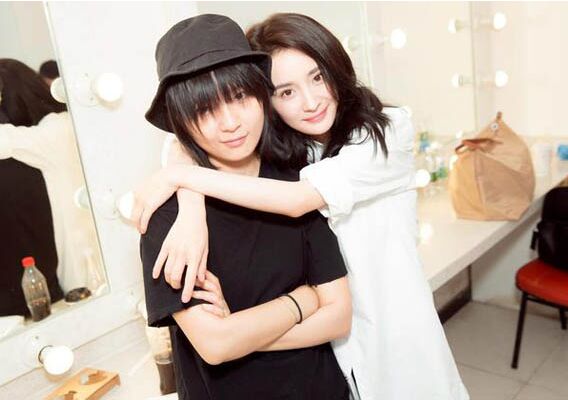 杨幂周笔畅什么关系(周笔畅喜欢杨幂吗)