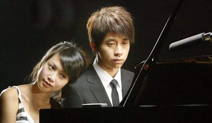 光良微博晒照疑宣布结婚引热议(光良微博新浪微博超话) 光良微博晒照疑宣布结婚引热议(光良微博新浪微博超话)