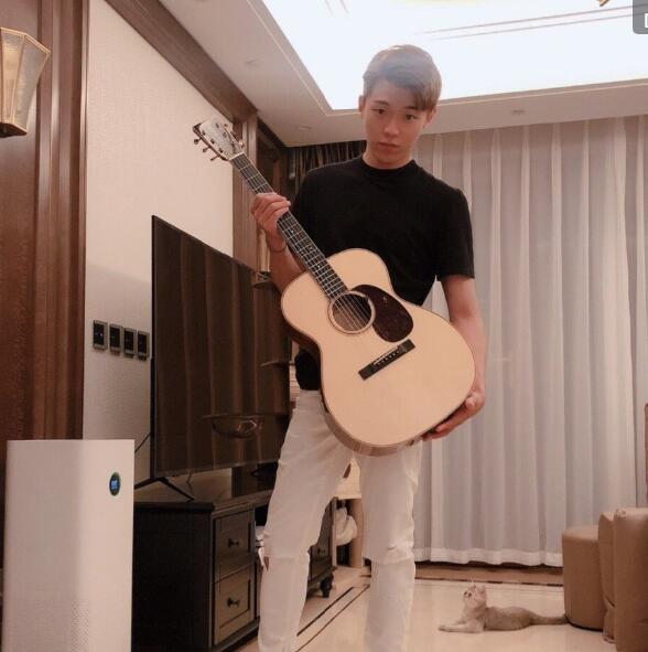 高嘉朗公开恋情(高嘉朗公开恋情和谁)