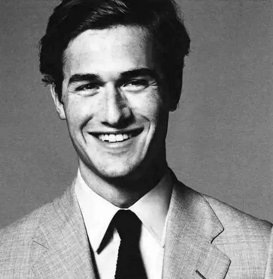 罕见邓丽君下葬全程照(邓丽君被葬在哪)