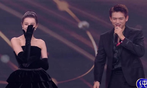 微博之夜李现迪丽热巴像干架(微博之夜迪丽热巴和谁坐一起)