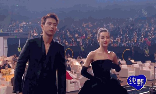 微博之夜李现迪丽热巴像干架(微博之夜迪丽热巴和谁坐一起)