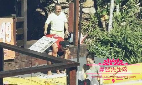 曾志伟在香港的地位为何这么高？曾志伟和曾(曾志伟是香港的吗)