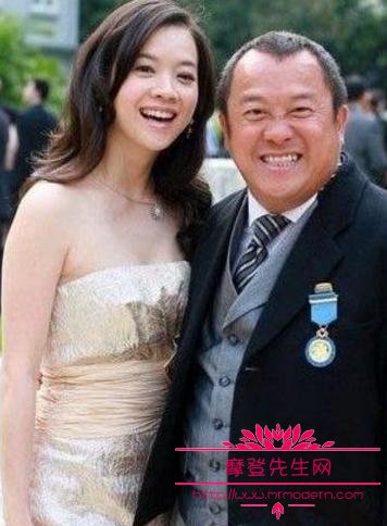 曾志伟在香港的地位为何这么高？曾志伟和曾(曾志伟是香港的吗)