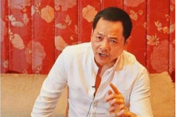 曾志伟在香港的地位为何这么高？曾志伟和曾(曾志伟是香港的吗)