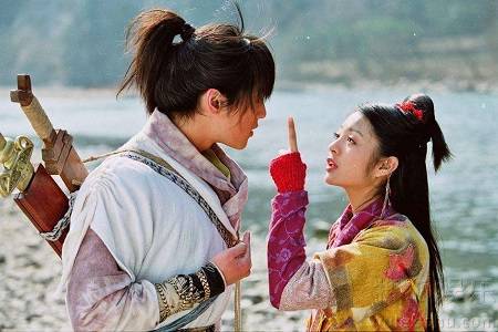 安以轩顺利产子晒宝宝脚丫子照(安以轩二胎产女照片)