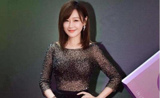 安以轩顺利产子晒宝宝脚丫子照(安以轩二胎产女照片)