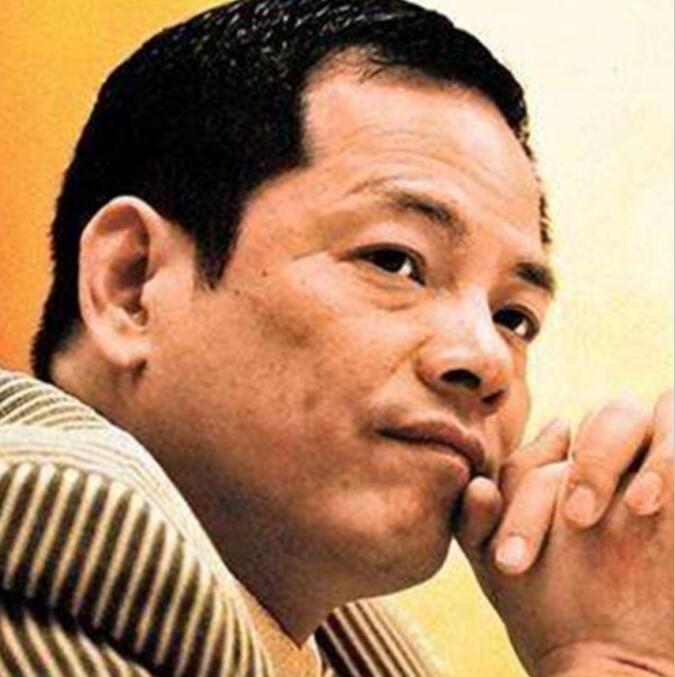 曾志伟在香港的地位为何这么高？曾志伟和曾(曾志伟是香港的吗)