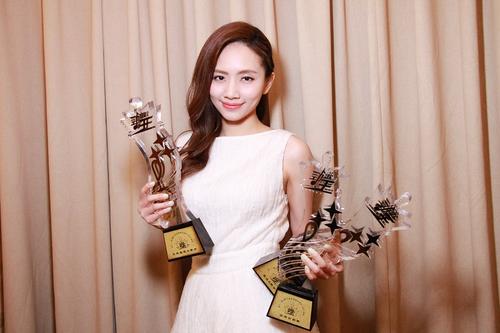 刘惜君不雅照照片(请放刘惜君的照片)