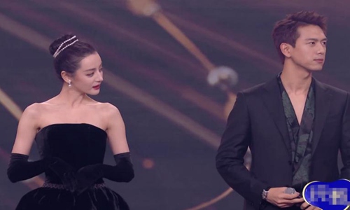 微博之夜李现迪丽热巴像干架(微博之夜迪丽热巴和谁坐一起)