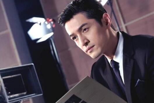 安以轩顺利产子晒宝宝脚丫子照(安以轩二胎产女照片)