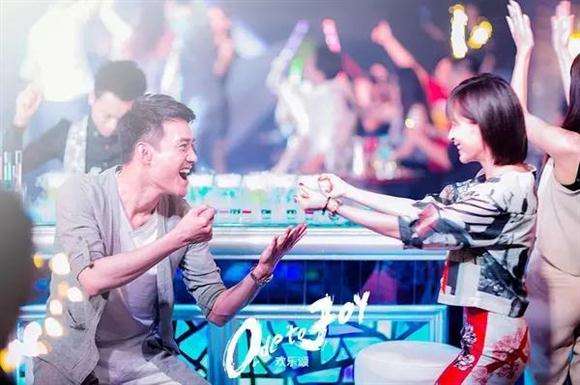 欢乐颂里喝的酒是什么牌子？里面酒吧里放的(欢乐颂2中的酒是什么酒)