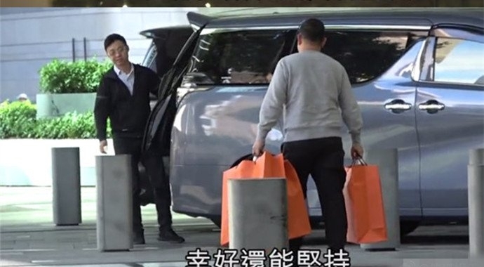 刘銮雄太太消费半小时花十万元(刘銮雄谈赚钱)