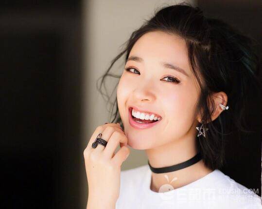 唐艺昕怀孕了肚子超大?唐艺昕坐轮椅现身