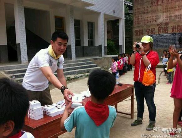 保剑锋现身董春辉徐茜茹婚礼