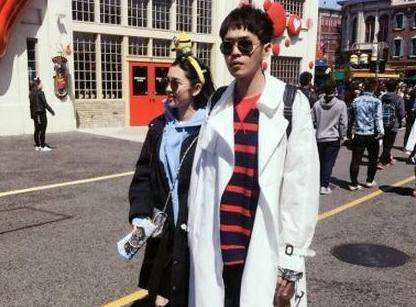 唐艺昕怀孕了肚子超大？唐艺昕坐轮椅现身