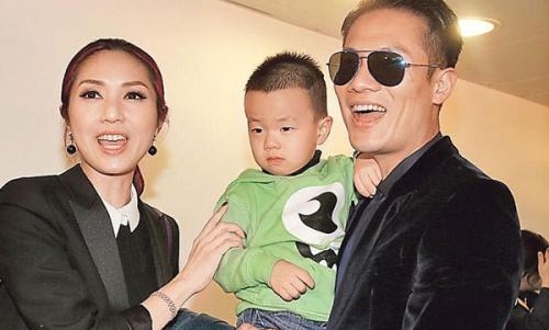 唐艺昕怀孕了肚子超大？唐艺昕坐轮椅现身