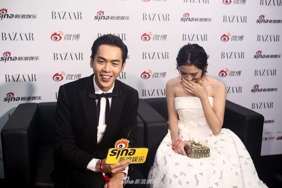 唐艺昕怀孕了肚子超大？唐艺昕坐轮椅现身