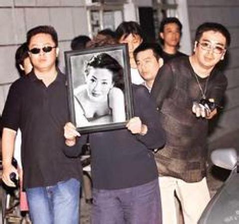 陈宝莲的孩子是谁的?陈宝莲养小鬼是怎么回