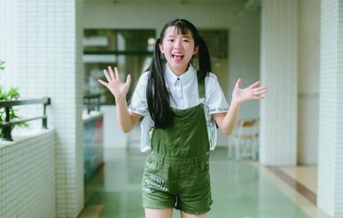 何蓝逗跟吴秀波是什么关系？抖音上的何蓝逗