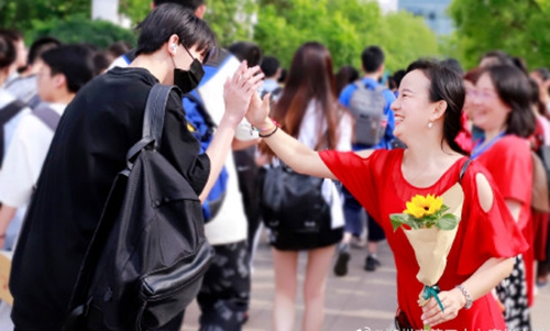 李天泽妹妹李天爱照片(李天泽现照) 李天泽妹妹李天爱照片(李天泽现照)