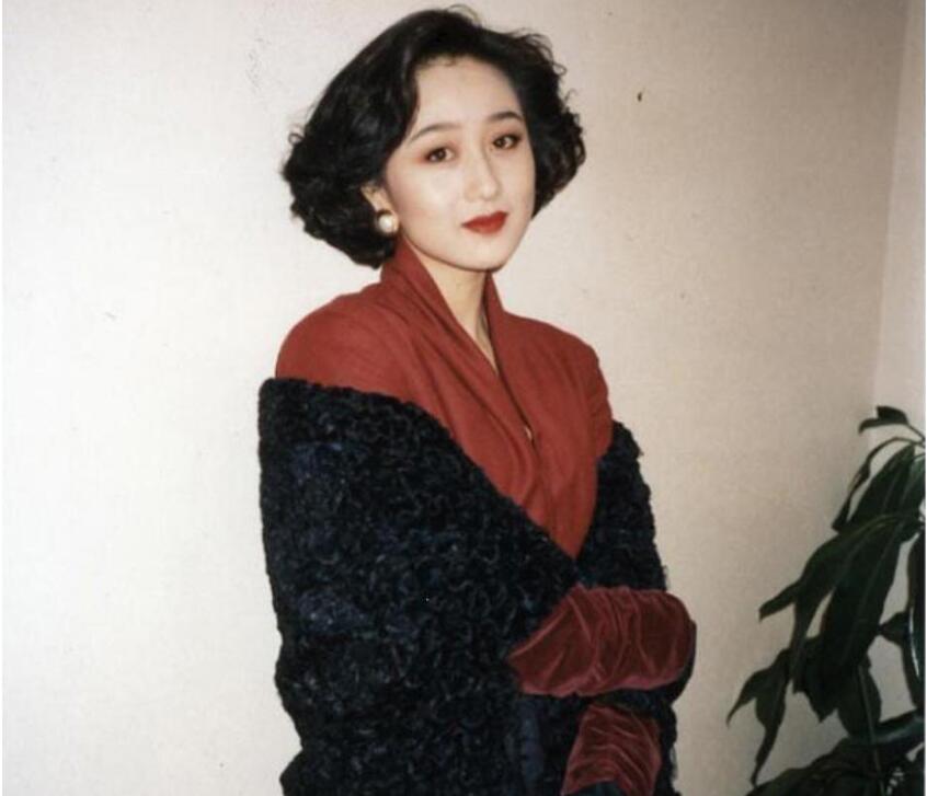 何超莲是利智生的纯属谣言(利智为赌王生女何超云)