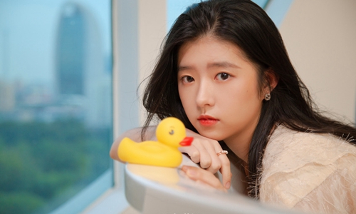 何蓝逗跟吴秀波是什么关系？抖音上的何蓝逗