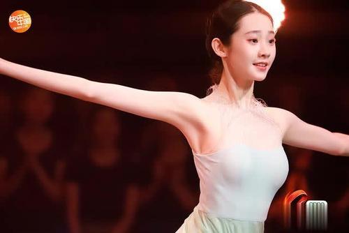 时代峰峻工作人员机场打人(时代峰峻 打人)