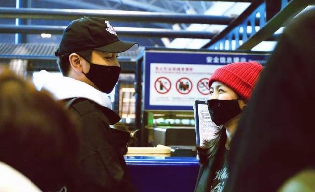 陈妍希为陈晓庆生晒合照力破婚变传言(陈妍希连续第8年为陈晓庆生)