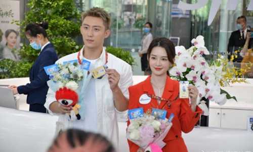 黄景瑜李沁新浪扫楼(黄景瑜李沁最新路透)