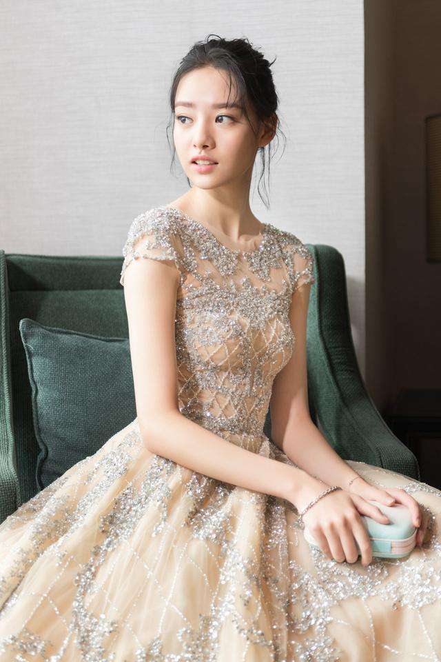 演员张艺上整容前真吓人图(演员张艺上图片) 演员张艺上整容前真吓人图(演员张艺上图片)