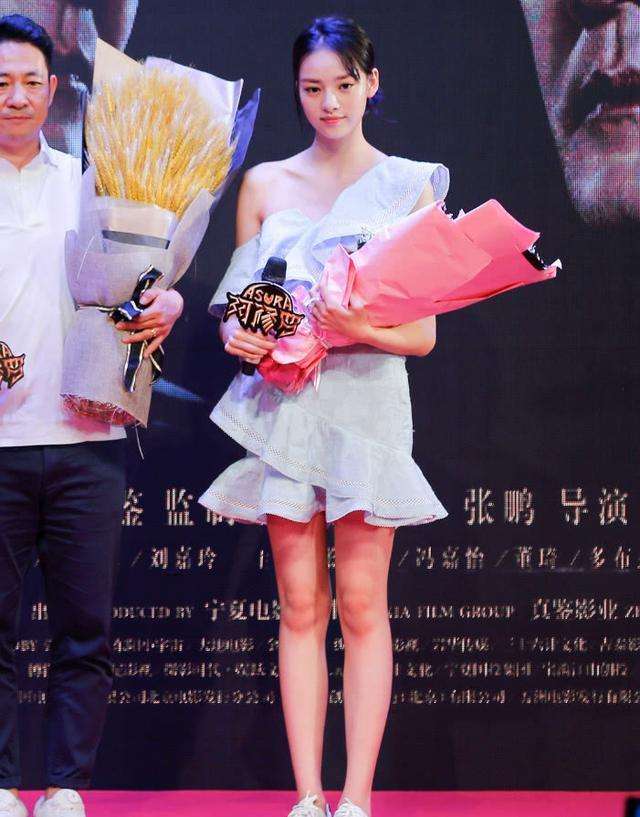 演员张艺上整容前真吓人图(演员张艺上图片) 演员张艺上整容前真吓人图(演员张艺上图片)