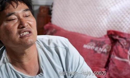 大衣哥朱之文被踹门后仍被围拍(朱之文家大门被踹) 大衣哥朱之文被踹门后仍被围拍(朱之文家大门被踹)