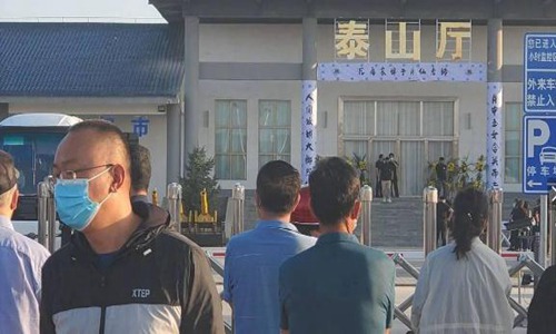 谢大脚为什么喜欢戴手套(谢大脚手套袜子) 谢大脚为什么喜欢戴手套(谢大脚手套袜子)