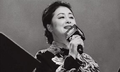 谢大脚为什么喜欢戴手套(谢大脚手套袜子) 谢大脚为什么喜欢戴手套(谢大脚手套袜子)